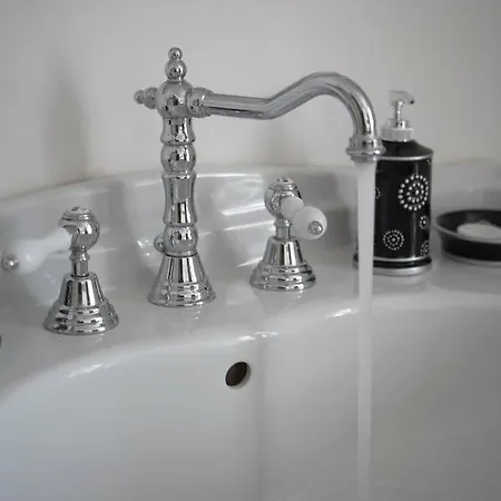 Le Moulin Des Sources Bed & Breakfast